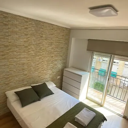 Homestay Habitacion Con Balcon En Piso Compartido