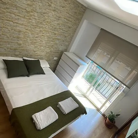 Habitacion Con Balcon En Piso Compartido Séjour chez l'habitant Valence